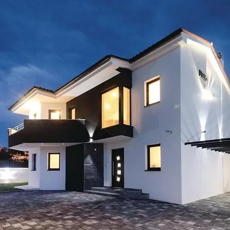 Day Villa *